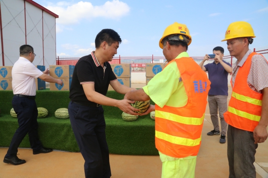 南旅建工集團董事長(cháng)陳皓等赴我司工地慰問(wèn) 南旅建工集團董事長(cháng)陳皓等赴我司工地慰問(wèn)